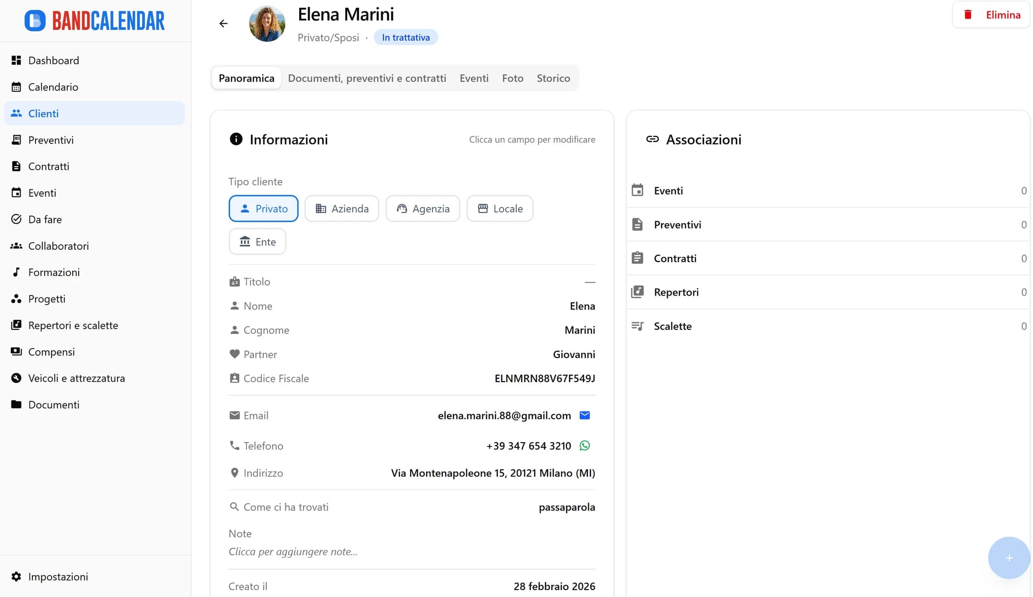 Dettaglio cliente con tab panoramica e informazioni di contatto